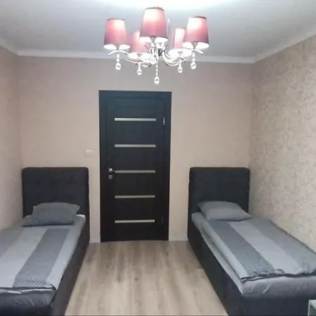 Hotelroom 21 *