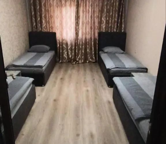 Hotelroom 21 *